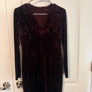 Maggy London Long Sleeve Velvet Dress in Rich Plum